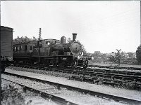 &copyTheCarterTribe.com 2013  Locomotive 480. A member of William Adams' 415 class built between 1882 and 1885 for London suburban work, but by the 1900s had been partially displaced from the London area to 'country' districts including Bournemouth (infromation from Gareth Spencer)   Scanned from 1/4 plate (4" x 3") glass negative