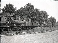 &copyTheCarterTribe.com 2013  Locomotive 525. A member of William Adams' 415 class built between 1882 and 1885 for London suburban work, but by the 1900s had been partially displaced from the London area to 'country' districts including Bournemouth (infromation from Gareth Spencer)   Scanned from 1/4 plate (4" x 3") glass negative
